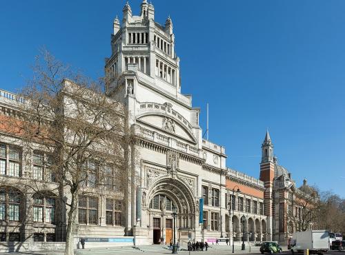 V&A Exterior: Photo by DAVID ILIFF. License: CC-BY-SA 3.0